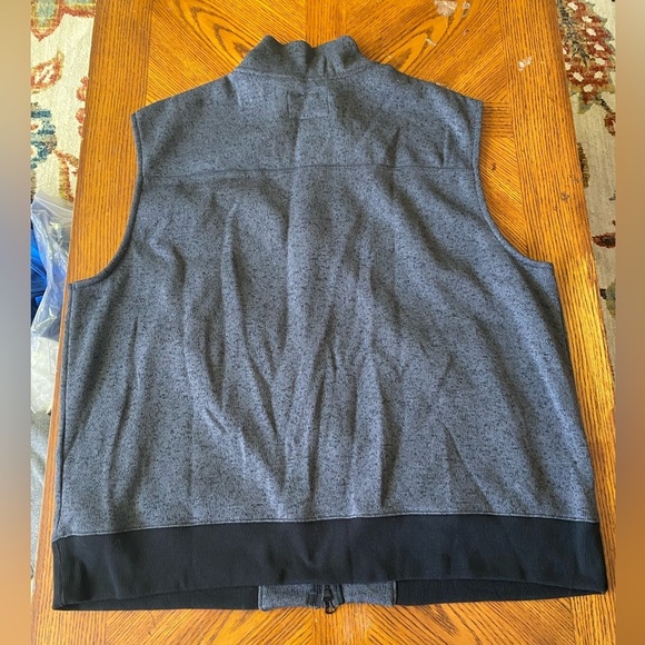 Men's Gray Sleeveless Jacket - Picture 4 of 6